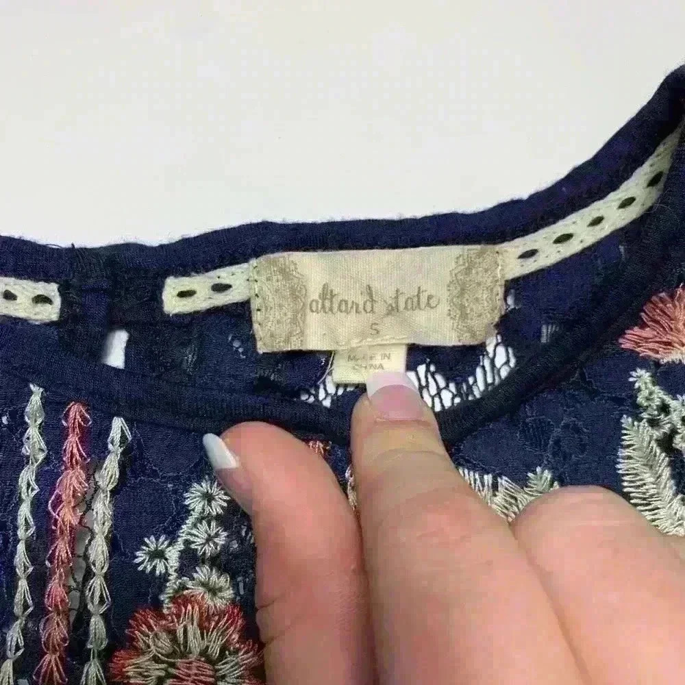 ALTAR’D STATE Blue Floral Lace Top Blouse Bohemian Style Sz. Small Short Sleeve - Picture 3 of 5
